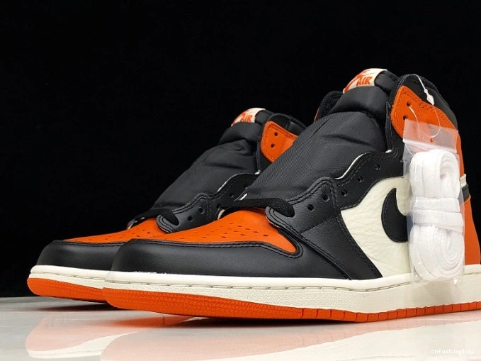 1 x Jordan OW Off-Louis Air AJ1 AQ0818-158 0822